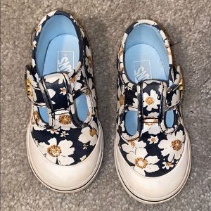 Barely worn vans slip ons size 6 1/2